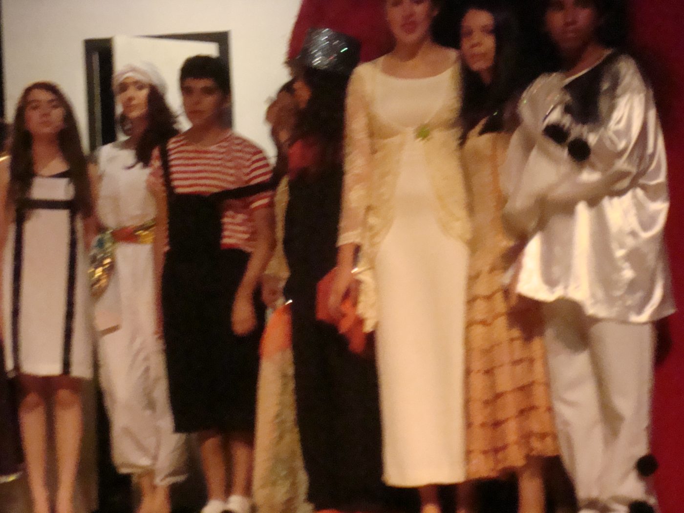 Laryssa no teatro, primeiros palcos na escola